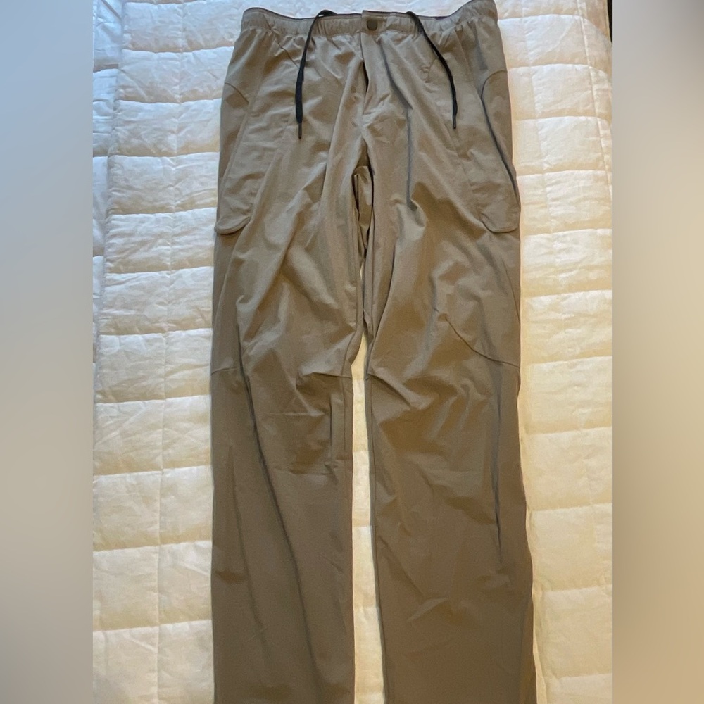 Men’s Pashko hiking/workout pants, size Medium, khaki